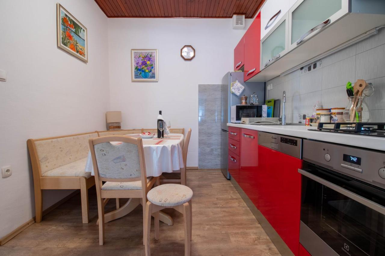 Apartman Ivan เดอร์นิช ภายนอก รูปภาพ