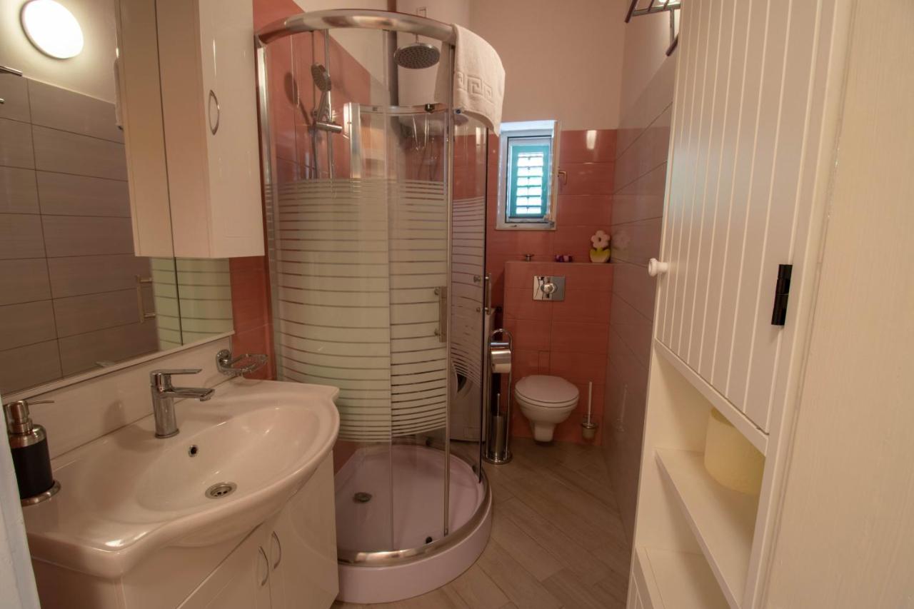 Apartman Ivan เดอร์นิช ภายนอก รูปภาพ