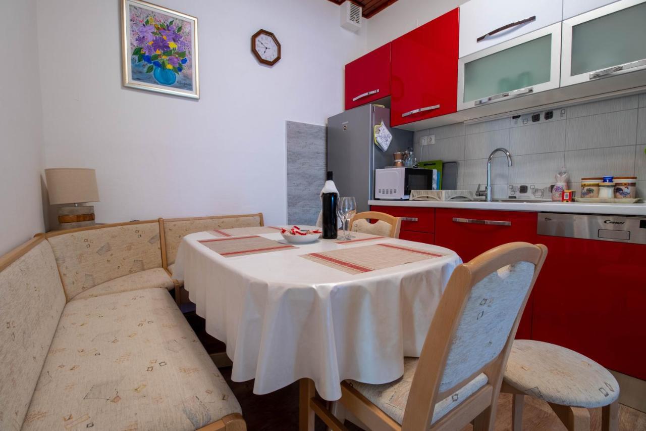 Apartman Ivan เดอร์นิช ภายนอก รูปภาพ